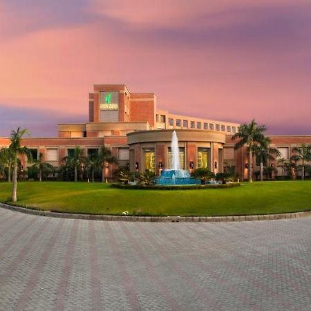 Aveda Hotel - Ludhiana Ngoại thất bức ảnh