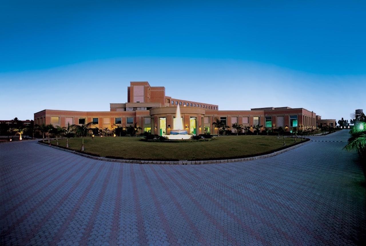 Aveda Hotel - Ludhiana Ngoại thất bức ảnh